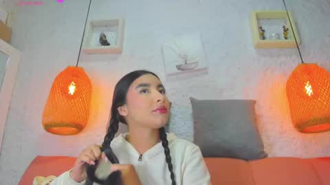 Snapshot of emiily_s chatting on October 22, 12:05 pm Emily online show from October 22, 12:05 pm