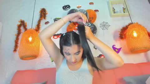 Snapshot of emiily_s chatting on October 31, 12:06 pm Emily online show from October 31, 12:06 pm