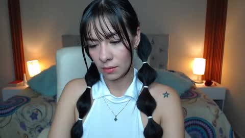 Snapshot of emiily_skinny chatting on March 22, 1:53 am emiily_skinny online show from March 22, 1:53 am