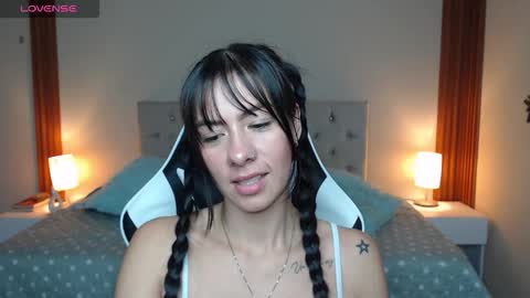 Snapshot of emiily_skinny chatting on March 30, 10:33 pm emiily_skinny online show from March 30, 10:33 pm