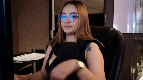 Snapshot of emiily_w1 chatting on October 8, 10:57 am Emily online show from October 8, 10:57 am