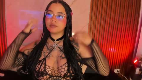 Snapshot of emiilycollins1 chatting on March 10, 12:51 am online show from March 10, 12:51 am