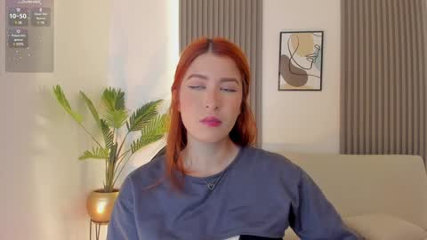 Snapshot of emiilycutex_ chatting on January 13, 12:02 pm online show from January 13, 12:02 pm