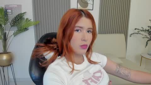 Snapshot of emiilycutex_ chatting on January 17, 12:10 pm online show from January 17, 12:10 pm