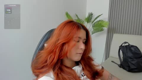Snapshot of emiilycutex_ chatting on January 23, 12:09 pm online show from January 23, 12:09 pm