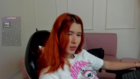 Snapshot of emiilycutex_ chatting on January 28, 12:11 pm online show from January 28, 12:11 pm