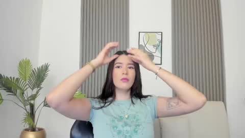 Snapshot of emiilycutex_ chatting on March 3, 12:16 pm online show from March 3, 12:16 pm