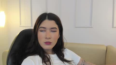 Snapshot of emiilycutex_ chatting on March 10, 12:15 pm online show from March 10, 12:15 pm