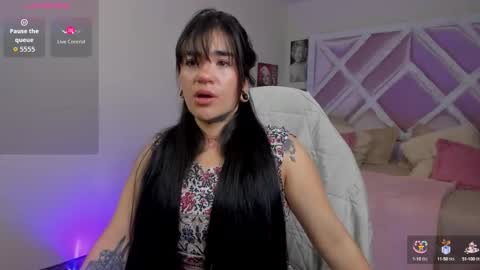 emilayton_ online show from September 17, 9:05 pm