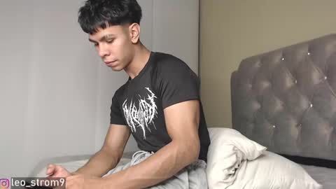 emile_239 online show from January 23, 2:44 am