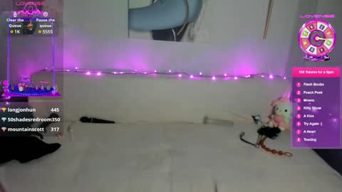 Emili online show from December 6, 2:38 pm