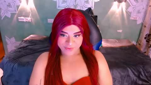 Snapshot of emili_roux chatting on January 6, 12:24 pm Emili roux online show from January 6, 12:24 pm