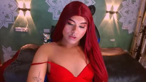Snapshot of emili_roux chatting on January 11, 11:02 pm Emili roux online show from January 11, 11:02 pm