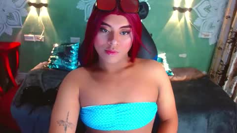 Snapshot of emili_roux chatting on January 13, 1:17 pm Emili roux online show from January 13, 1:17 pm