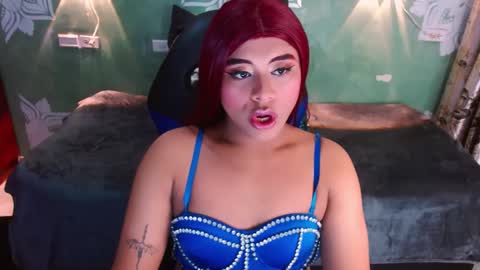 Snapshot of emili_roux chatting on January 14, 12:35 pm Emili roux online show from January 14, 12:35 pm