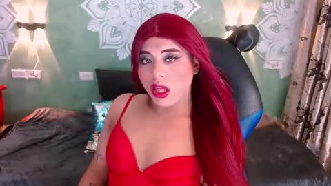Snapshot of emili_roux chatting on January 17, 1:03 pm Emili roux online show from January 17, 1:03 pm