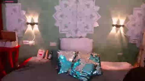 Snapshot of emili_roux chatting on February 5, 5:53 pm Emili roux online show from February 5, 5:53 pm