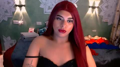 Snapshot of emili_roux chatting on February 8, 9:46 pm Emili roux online show from February 8, 9:46 pm