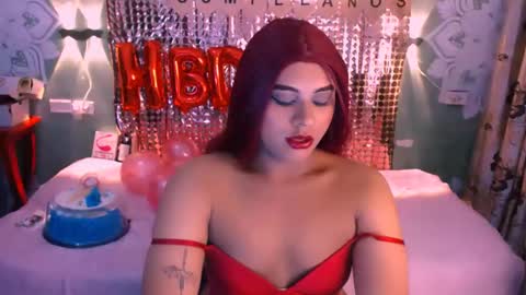Snapshot of emili_roux chatting on February 10, 3:21 pm Emili roux online show from February 10, 3:21 pm