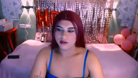 Snapshot of emili_roux chatting on February 11, 12:16 pm Emili roux online show from February 11, 12:16 pm