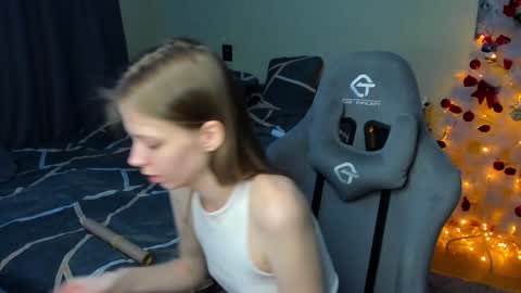 Snapshot of emili_sweet__ chatting on December 26, 6:54 pm emili_sweet__ online show from December 26, 6:54 pm