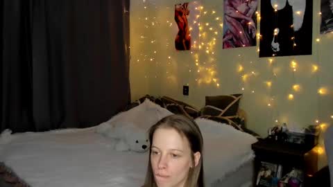 Snapshot of emili_sweet__ chatting on February 16, 1:47 am emili_sweet__ online show from February 16, 1:47 am