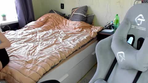 Snapshot of emili_sweet__ chatting on March 1, 12:45 pm emili_sweet__ online show from March 1, 12:45 pm