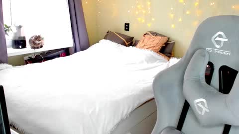 Snapshot of emili_sweet__ chatting on March 4, 10:35 am emili_sweet__ online show from March 4, 10:35 am