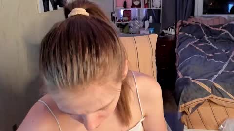 Snapshot of emili_sweet__ chatting on February 17, 4:24 pm emili_sweet__ online show from February 17, 4:24 pm