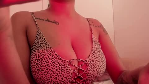 Snapshot of emilia_ghendle chatting on December 7, 12:02 pm Emilia Big Boobs online show from December 7, 12:02 pm