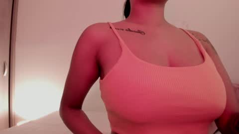 Snapshot of emilia_ghendle chatting on December 29, 3:46 pm Emilia Big Boobs online show from December 29, 3:46 pm