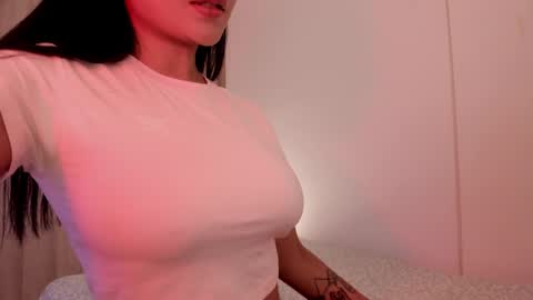 Snapshot of emilia_ghendle chatting on January 3, 5:10 pm Emilia Big Boobs online show from January 3, 5:10 pm