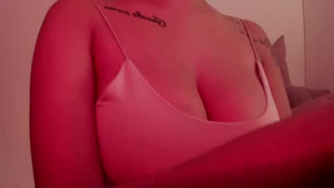 Snapshot of emilia_ghendle chatting on January 23, 2:28 pm Emilia Big Boobs online show from January 23, 2:28 pm