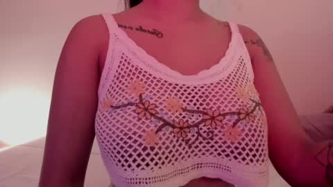 Snapshot of emilia_ghendle chatting on January 26, 1:09 am Emilia Big Boobs online show from January 26, 1:09 am