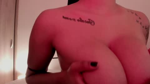 Snapshot of emilia_ghendle chatting on January 27, 1:09 pm Emilia Big Boobs online show from January 27, 1:09 pm