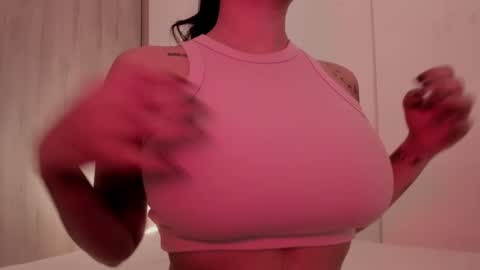 Snapshot of emilia_ghendle chatting on January 29, 4:41 pm Emilia Big Boobs online show from January 29, 4:41 pm