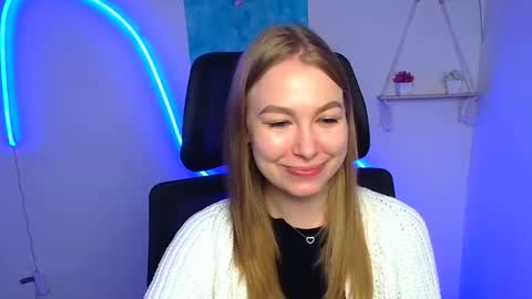 Snapshot of emilia_ilia chatting on October 26, 6:30 am Emilia online show from October 26, 6:30 am