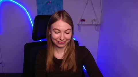 Snapshot of emilia_ilia chatting on November 5, 6:46 am Emilia online show from November 5, 6:46 am