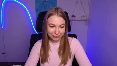 Snapshot of emilia_ilia chatting on November 8, 6:46 am Emilia online show from November 8, 6:46 am