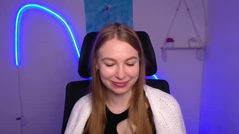 Snapshot of emilia_ilia chatting on November 10, 6:34 am Emilia online show from November 10, 6:34 am