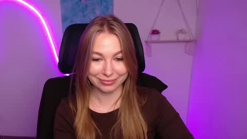 Snapshot of emilia_ilia chatting on November 11, 12:38 pm Emilia online show from November 11, 12:38 pm