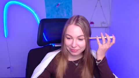 Snapshot of emilia_ilia chatting on November 13, 6:34 am Emilia online show from November 13, 6:34 am