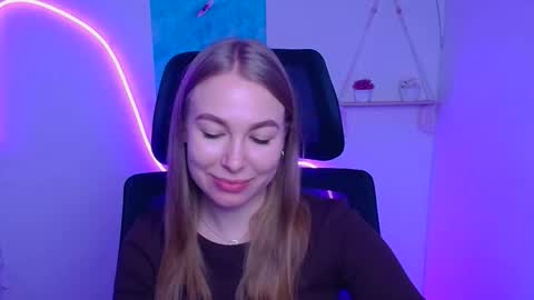 Snapshot of emilia_ilia chatting on December 1, 6:29 am Emilia online show from December 1, 6:29 am