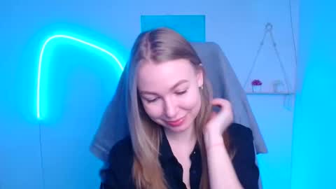 Snapshot of emilia_ilia chatting on January 12, 6:29 am Emilia online show from January 12, 6:29 am