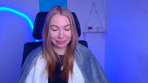 Snapshot of emilia_ilia chatting on January 16, 6:50 am Emilia online show from January 16, 6:50 am