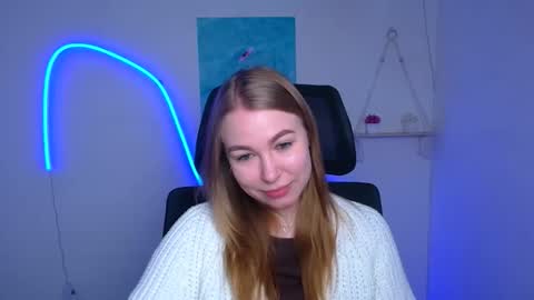 Snapshot of emilia_ilia chatting on February 4, 7:03 am Emilia online show from February 4, 7:03 am