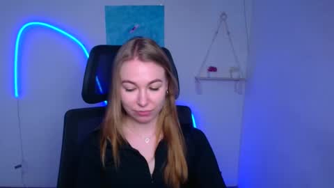 Snapshot of emilia_ilia chatting on February 5, 12:54 pm Emilia online show from February 5, 12:54 pm