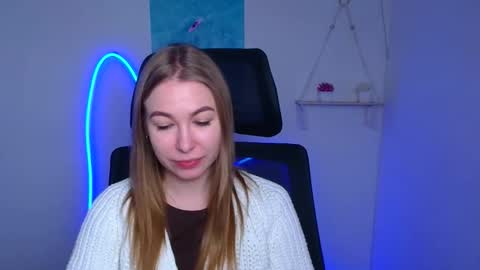 Snapshot of emilia_ilia chatting on February 6, 6:51 am Emilia online show from February 6, 6:51 am