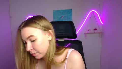 Emilia online show from May 8, 5:46 am