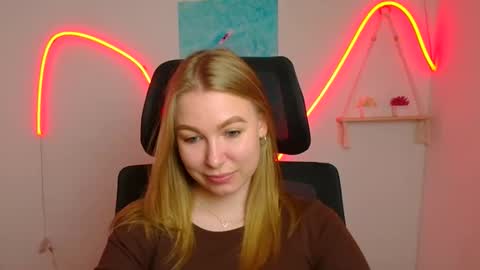 Emilia online show from May 16, 5:37 am